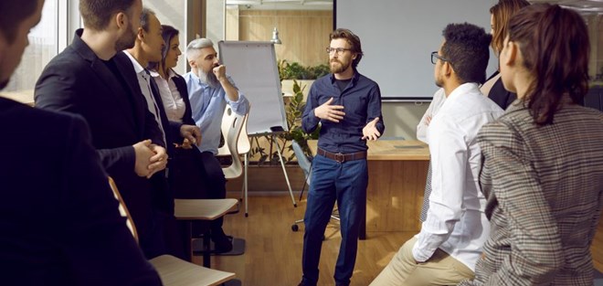 When Growing Businesses Need HR to Shift Gears | HR Market Update Image